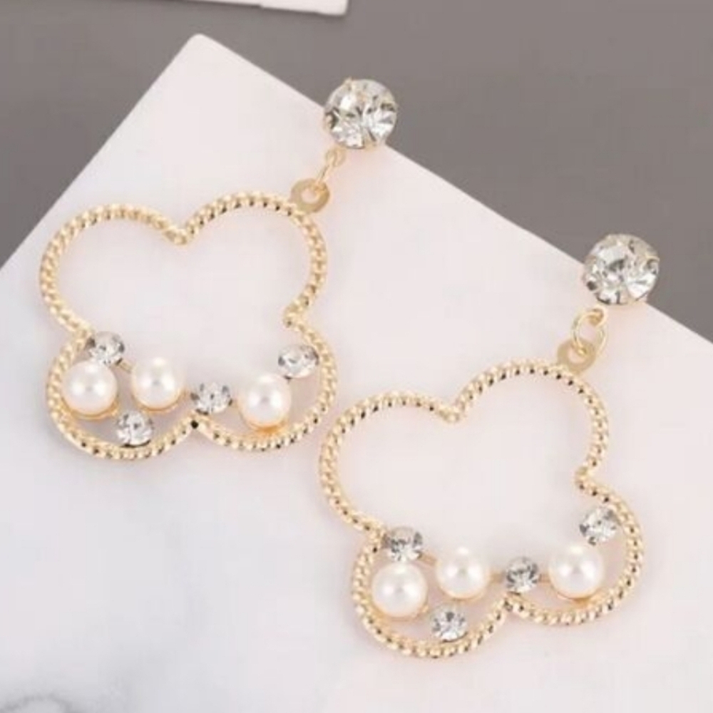 New Pearl Four Leaf Clover Cubic Zircona Earrings Elegant Lightweight